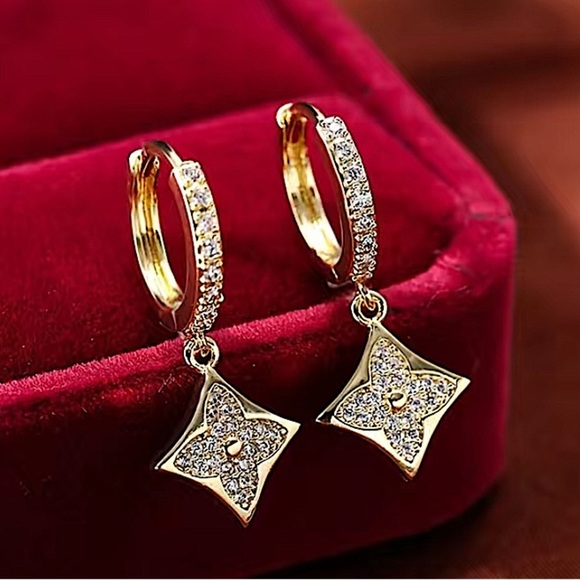 14K Gold Plated Four Leaf Clover Dangle Cubic Zircon Earrings - Picture 1 of 8